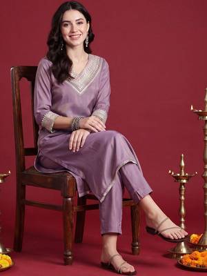 Women Ethnic Motifs Embroidered Regular Thread Work Kurta with Trousers 4