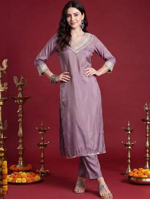 Women Ethnic Motifs Embroidered Regular Thread Work Kurta with Trousers 5