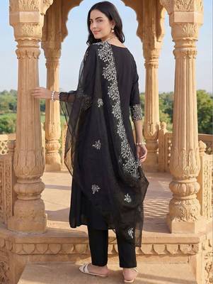 Women Ethnic Motifs Embroidered Regular Thread Work Kurta with Trousers & With Dupatta 3