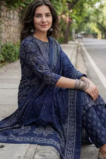 Women Ethnic Motifs Printed Regular Beads and Stones Pure Cotton Kurta with Trousers & With Dupatta