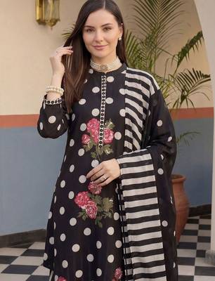 Women Floral Printed Regular Pure Cotton Kurta with Trousers & With Dupatta 2