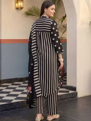 Women Floral Printed Regular Pure Cotton Kurta with Trousers & With Dupatta 4
