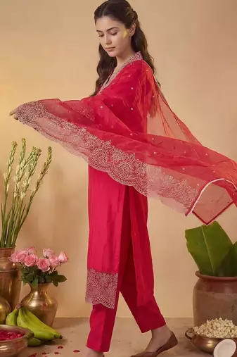 Women Embroidered Regular Thread Work Kurta with Trousers & With Dupatta