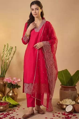 Women Embroidered Regular Thread Work Kurta with Trousers & With Dupatta