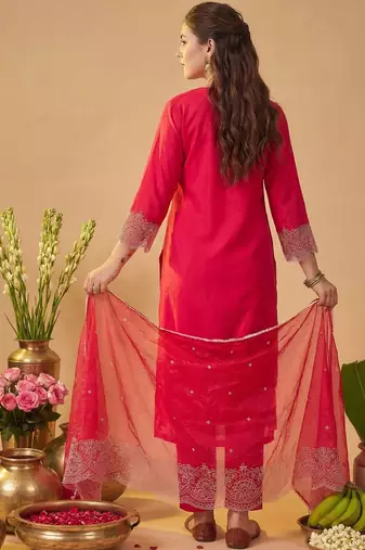 Women Embroidered Regular Thread Work Kurta with Trousers & With Dupatta