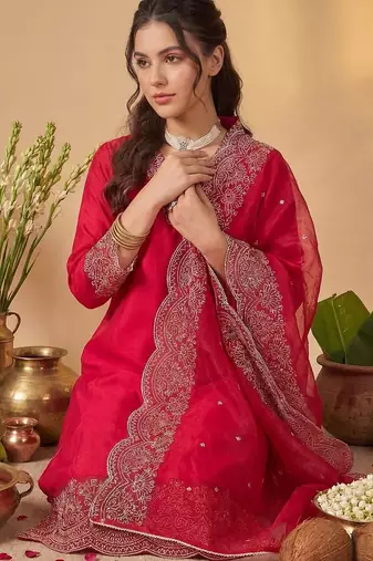 Women Embroidered Regular Thread Work Kurta with Trousers & With Dupatta