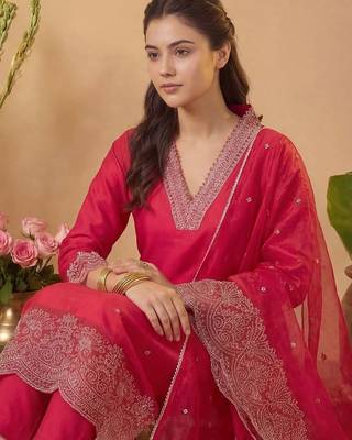 Women Embroidered Regular Thread Work Kurta with Trousers & With Dupatta 2