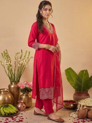 Women Embroidered Regular Thread Work Kurta with Trousers & With Dupatta 4