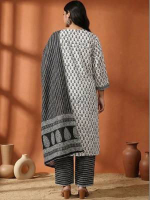 Women Plus Size Printed Regular Pure Cotton Kurta with Trousers & With Dupatta 6
