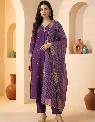 Women Ethnic Motifs Embroidered Regular Thread Work Kurta with Trousers & With Dupatta 5
