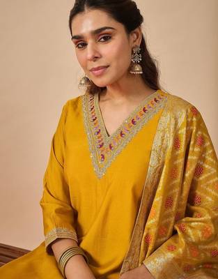 Women Ethnic Motifs Embroidered Regular Thread Work Kurta with Trousers & With Dupatta 4