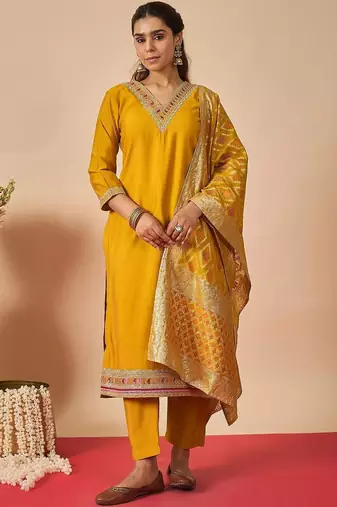 Women Ethnic Motifs Embroidered Regular Thread Work Kurta with Trousers & With Dupatta