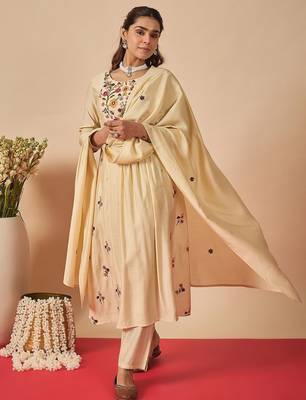 Women Floral Embroidered Tiered Thread Work Kurta With Trousers & Dupatta 1