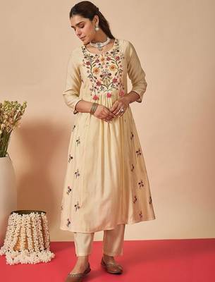 Women Floral Embroidered Tiered Thread Work Kurta With Trousers & Dupatta 2