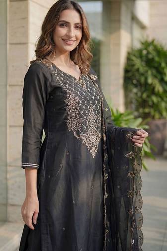 Women Embroidered Regular Liva Kurta with Trousers & With Dupatta