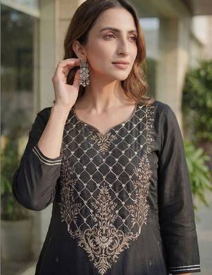 Women Embroidered Regular Liva Kurta with Trousers & With Dupatta 2