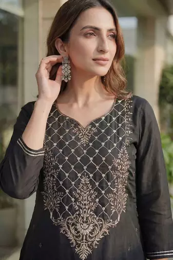 Women Embroidered Regular Liva Kurta with Trousers & With Dupatta