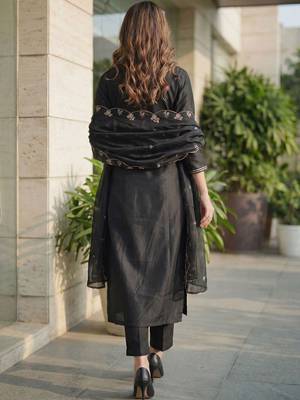 Women Embroidered Regular Liva Kurta with Trousers & With Dupatta 3