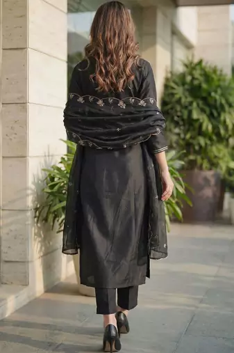 Women Embroidered Regular Liva Kurta with Trousers & With Dupatta
