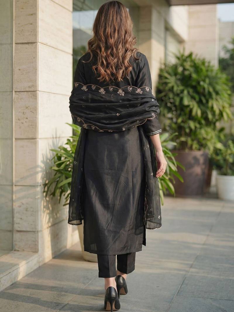 Women Embroidered Regular Liva Kurta with Trousers & With Dupatta