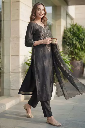 Women Embroidered Regular Liva Kurta with Trousers & With Dupatta