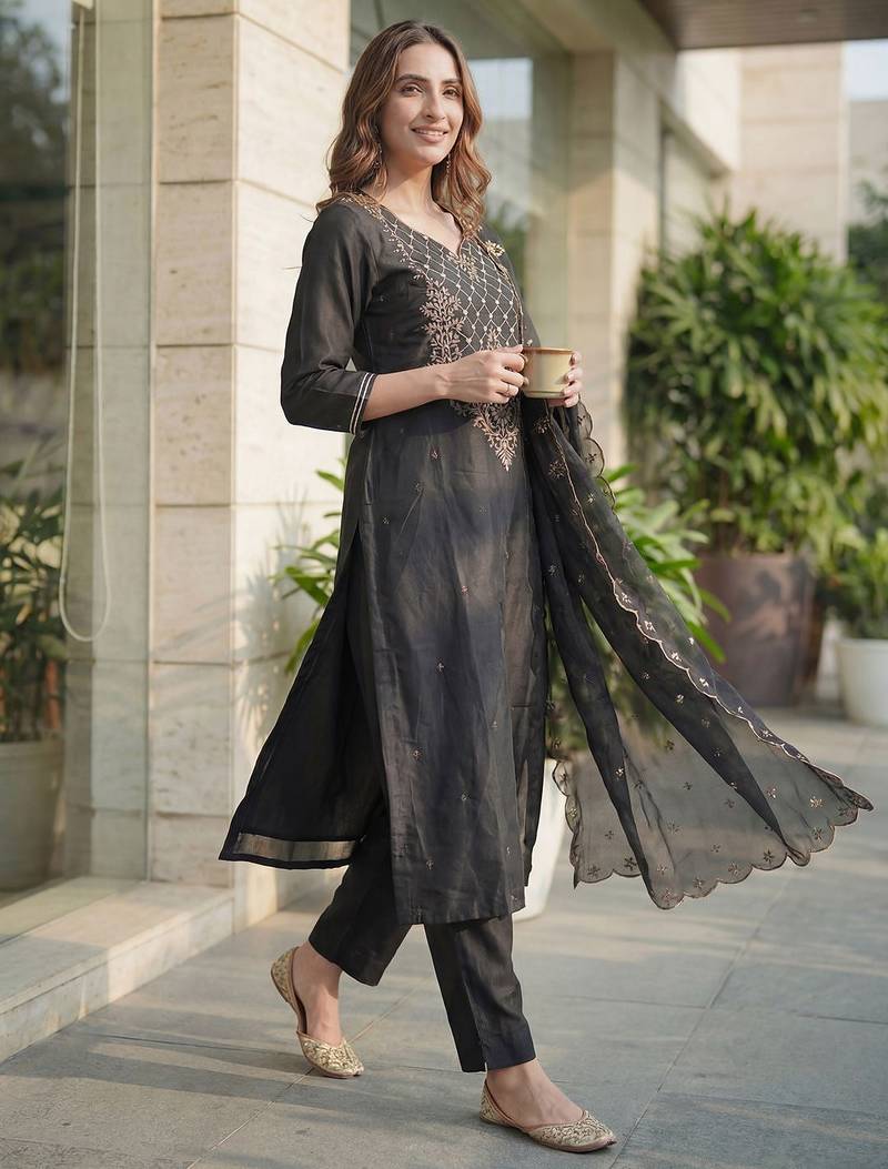 Women Embroidered Regular Liva Kurta with Trousers & With Dupatta