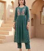 Women Floral Embroidered Regular Thread Work Kurta with Trousers