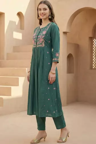 Women Floral Embroidered Regular Thread Work Kurta with Trousers