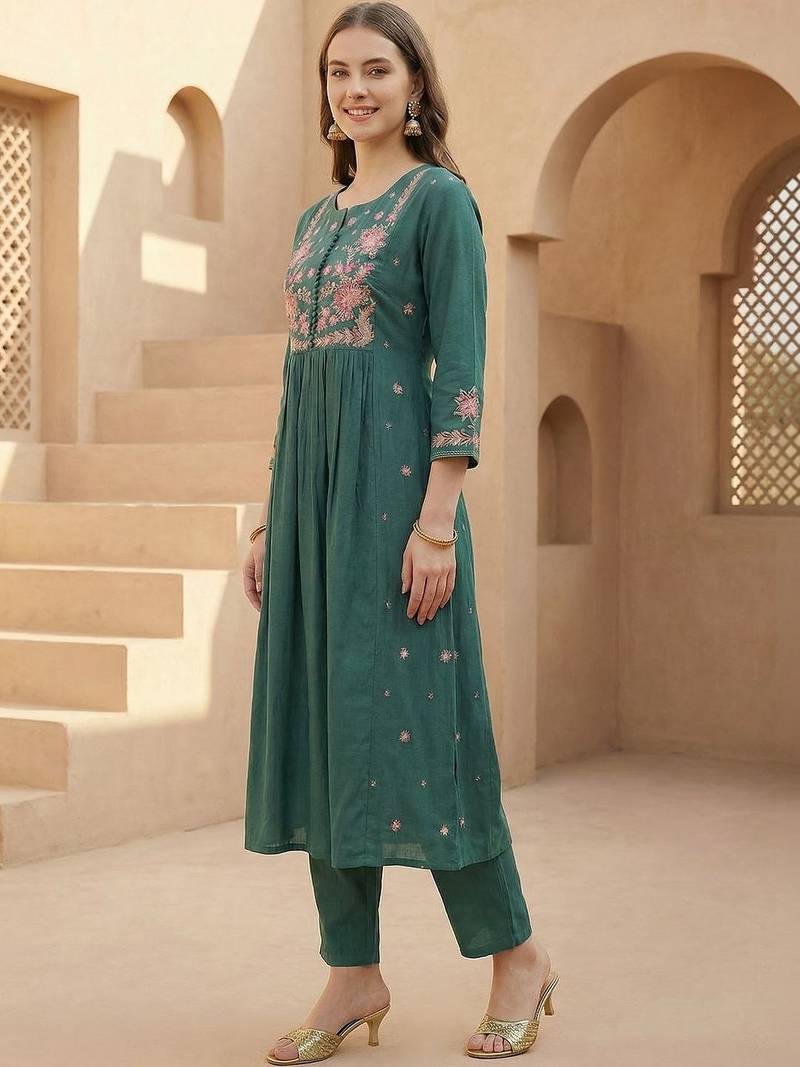 Women Floral Embroidered Regular Thread Work Kurta with Trousers