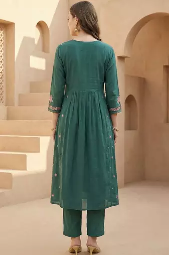Women Floral Embroidered Regular Thread Work Kurta with Trousers