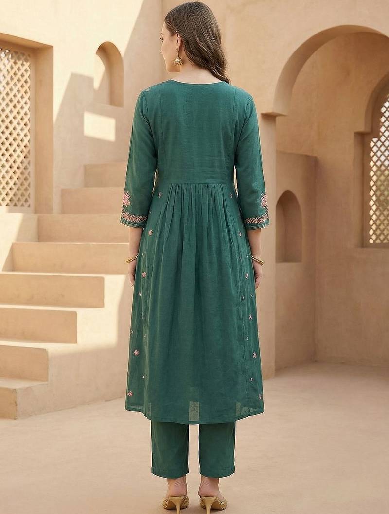Women Floral Embroidered Regular Thread Work Kurta with Trousers
