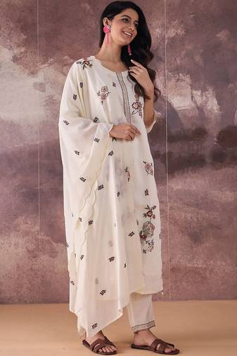Floral Embroidered Thread Work Straight Kurta With Trousers & Dupatta