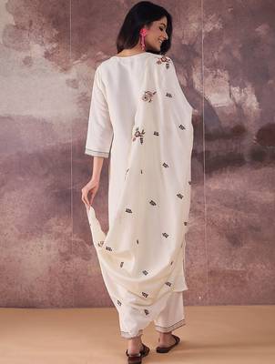 Floral Embroidered Thread Work Straight Kurta With Trousers & Dupatta 3