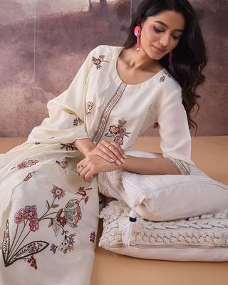 Floral Embroidered Thread Work Straight Kurta With Trousers & Dupatta 4