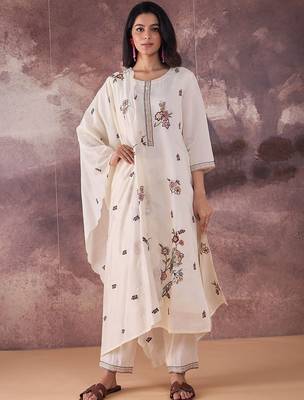 Floral Embroidered Thread Work Straight Kurta With Trousers & Dupatta 5
