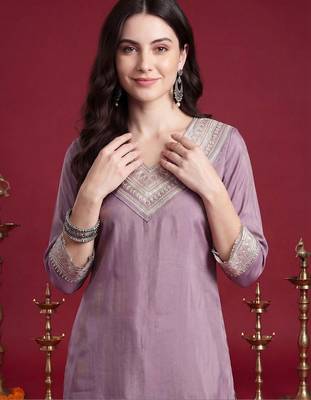 Women Ethnic Motifs Embroidered Regular Thread Work Kurta with Trousers 3