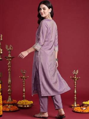 Women Ethnic Motifs Embroidered Regular Thread Work Kurta with Trousers 4