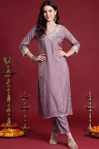 Women Ethnic Motifs Embroidered Regular Thread Work Kurta with Trousers