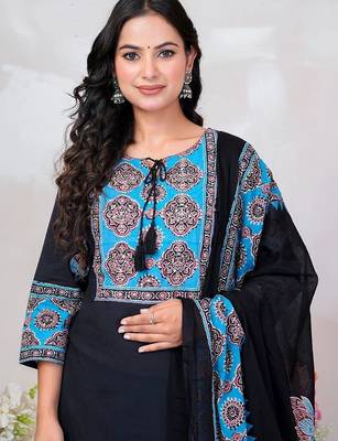 Women Floral Printed Regular Sequinned Pure Cotton Kurta with Trousers & With Dupatta 1