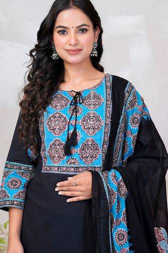 Women Floral Printed Regular Sequinned Pure Cotton Kurta with Trousers & With Dupatta