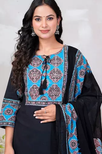 Women Floral Printed Regular Sequinned Pure Cotton Kurta with Trousers & With Dupatta