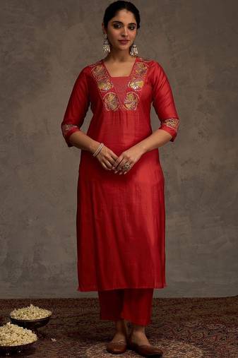Women Ethnic Motifs Embroidered Regular Kurta with Trousers & With Dupatta
