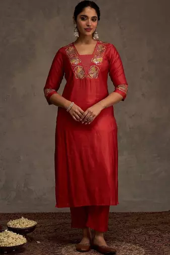 Women Ethnic Motifs Embroidered Regular Kurta with Trousers & With Dupatta