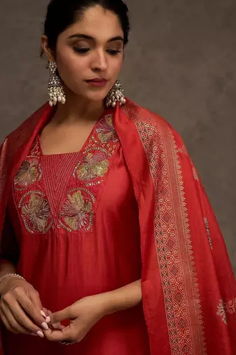Women Ethnic Motifs Embroidered Regular Kurta with Trousers & With Dupatta