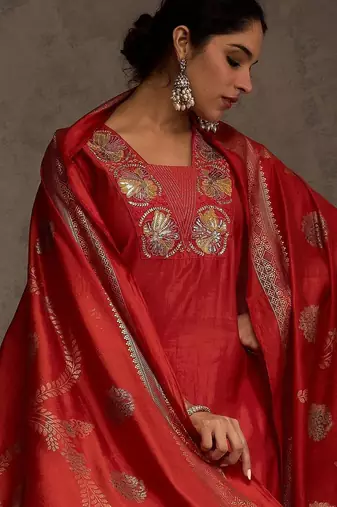 Women Ethnic Motifs Embroidered Regular Kurta with Trousers & With Dupatta