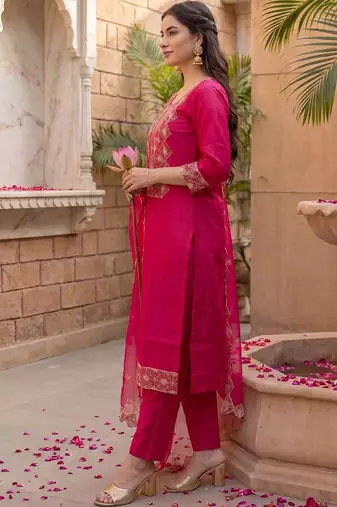Women Ethnic Motifs Embroidered Regular Kurta with Trousers & With Dupatta