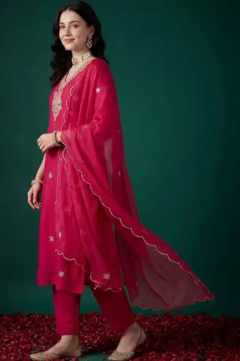 Women Ethnic Motifs Embroidered Regular Thread Work Kurta with Trousers & With Dupatta