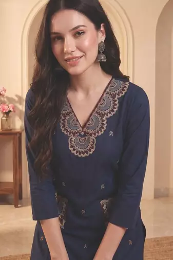Women Ethnic Motifs Embroidered Regular Thread Work Pure Cotton Kurta with Trousers