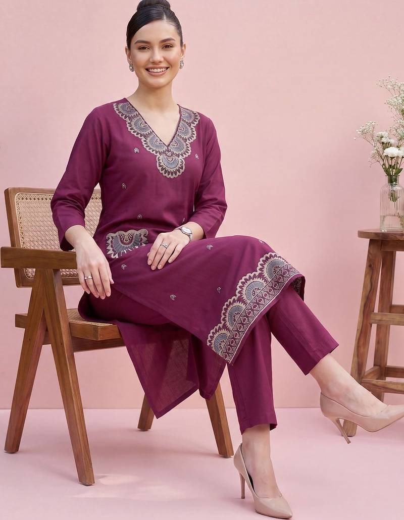 Women Ethnic Motifs Embroidered Regular Thread Work Pure Cotton Kurta with Trousers