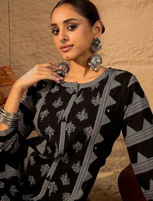 Women Ethnic Motifs Printed Regular Mirror Work Pure Cotton Kurta with Trousers 2
